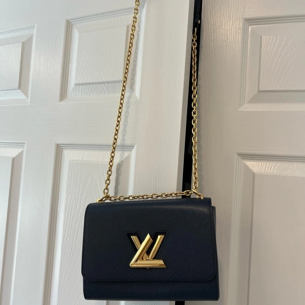 Louis Vuitton Epi Twist Shoulder Bag MM
